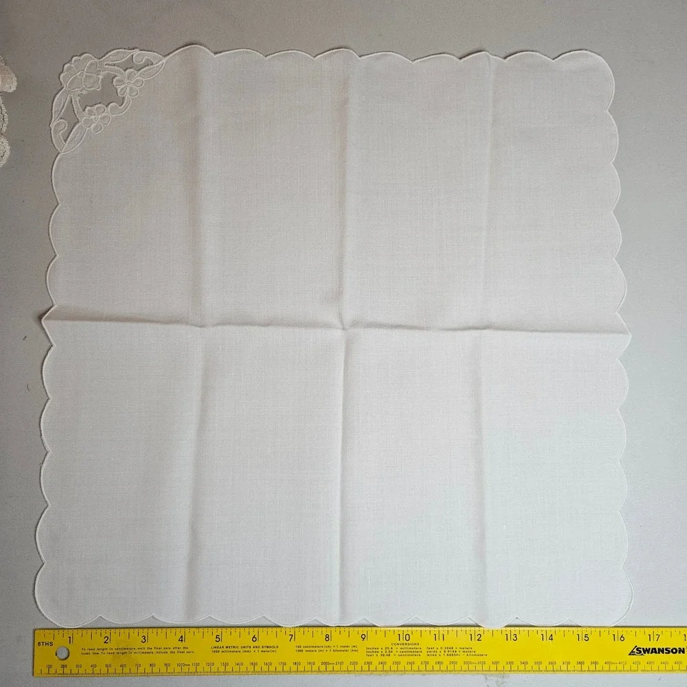 Vintage White Linen Napkins Set of 8 Floral Embroidery Scalloped Edge 16.5 inch